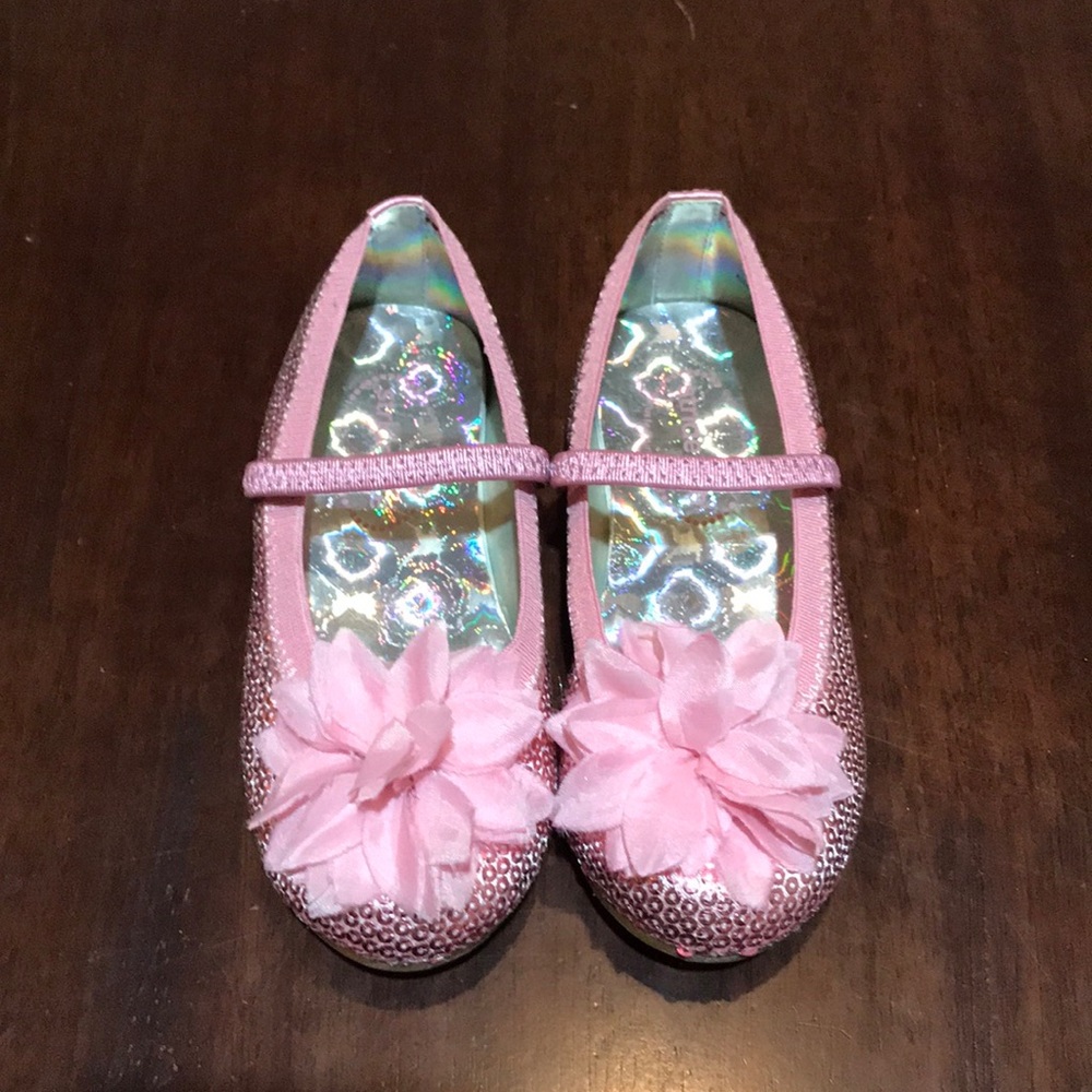 Stride rite flat shoes size 8.5 toddler